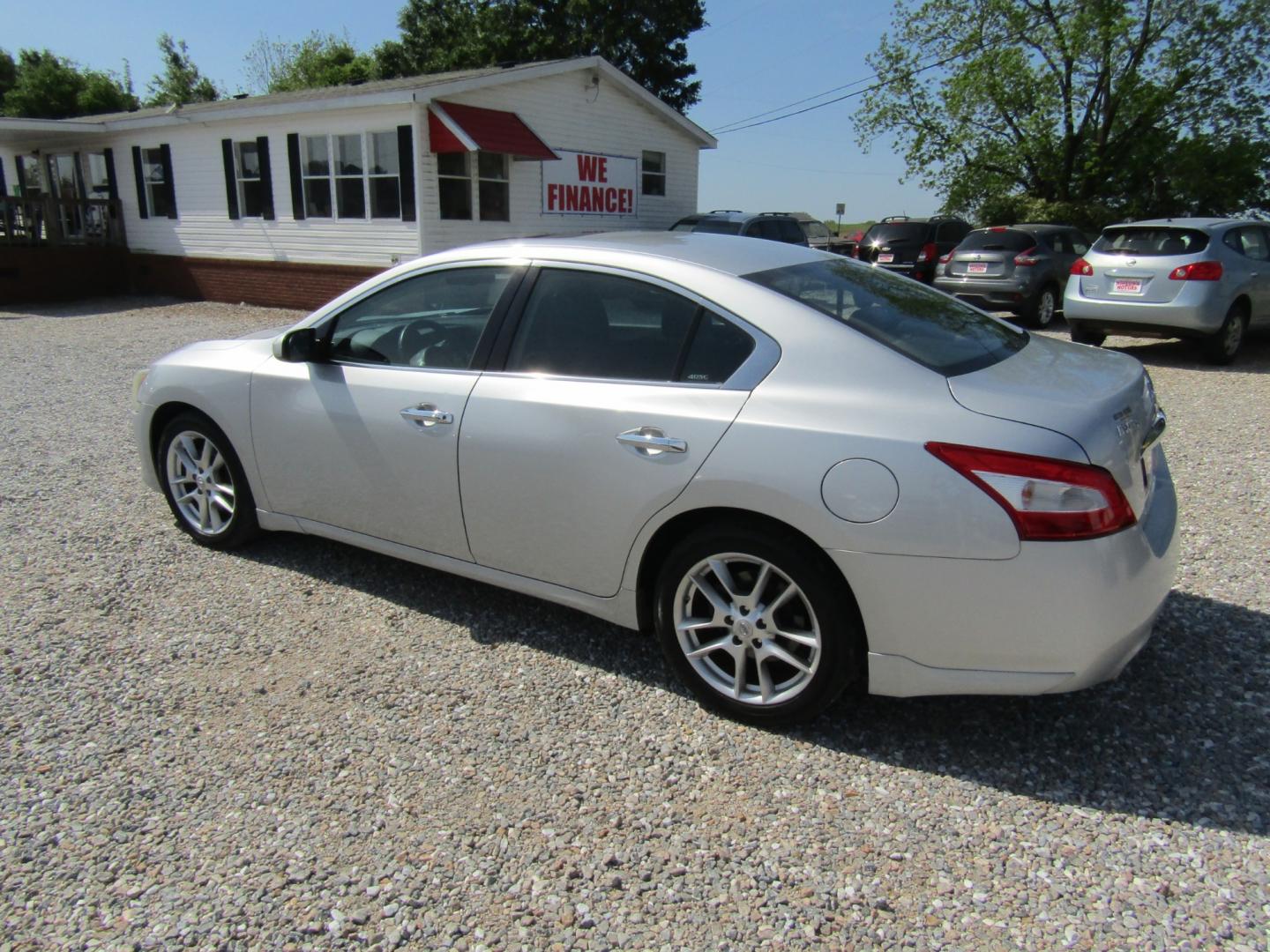 2011 Silver /Gray Nissan Maxima S (1N4AA5AP8BC) with an 3.5L V6 DOHC 24V engine, Automatic transmission, located at 15016 S Hwy 231, Midland City, AL, 36350, (334) 983-3001, 31.306210, -85.495277 - Photo#5